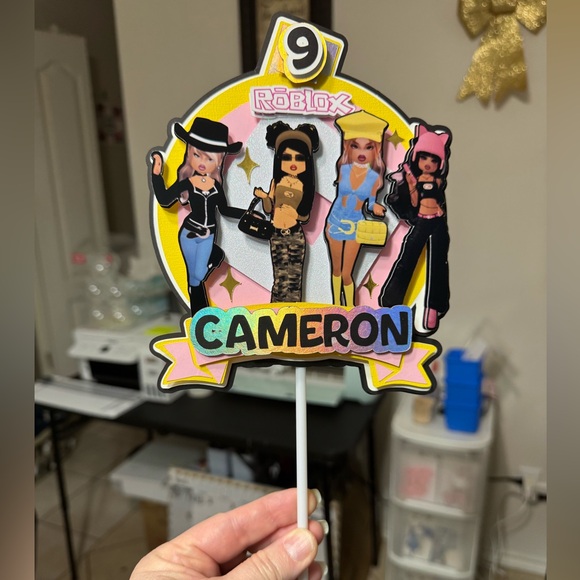 Dress to impress girls Roblox custom birthday cake topper - Picture 3 of 5